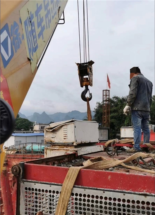 让胡路区大件吊装搬运设备常用的施工手势信号解答