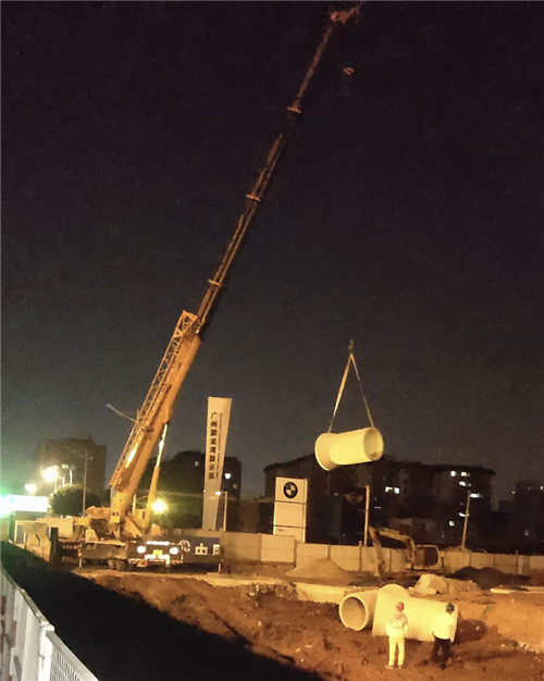 让胡路区“弯臂矫正”—— 吊车的 “形变补偿” 技术
