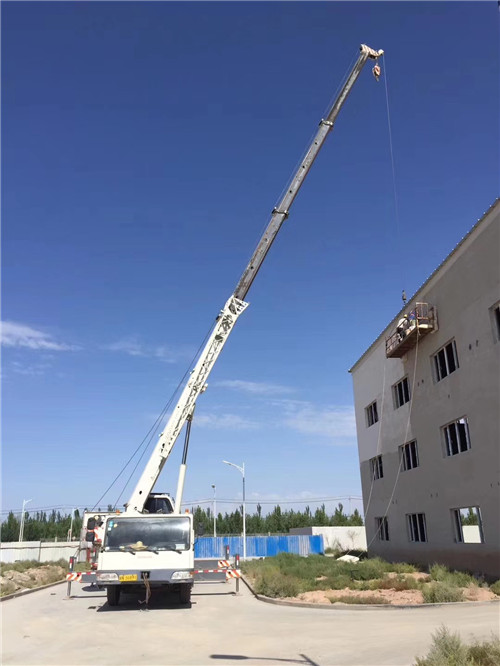 让胡路区“轻装强干”—— 吊车的 “轻量化臂架” 技术