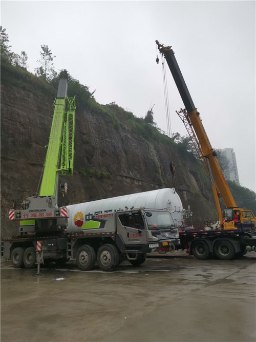 让胡路区“不怕风雨冻”—— 吊车的 “恶劣环境适应” 技术